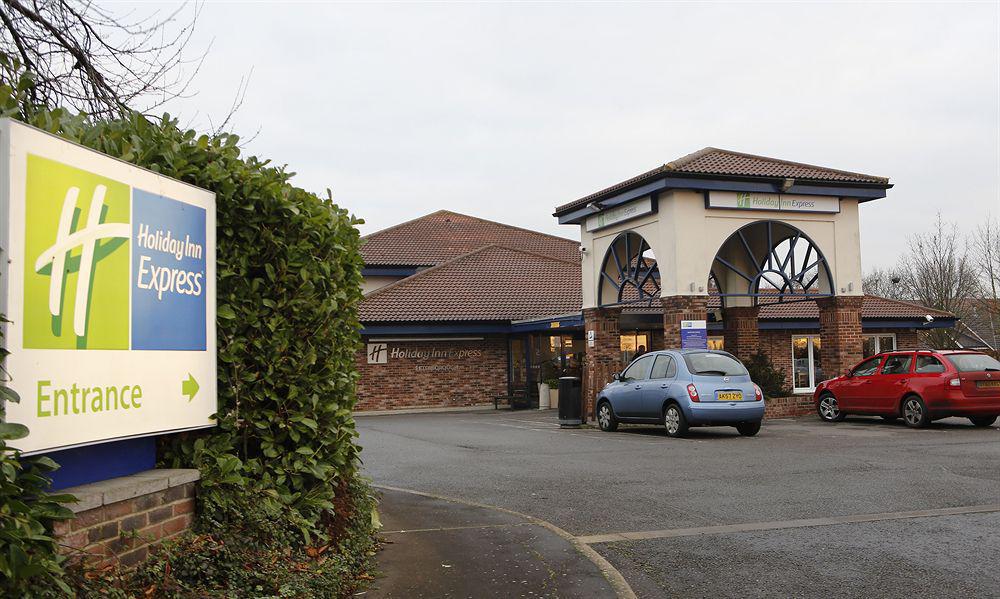 Holiday Inn Express Peterborough By Ihg Buitenkant foto