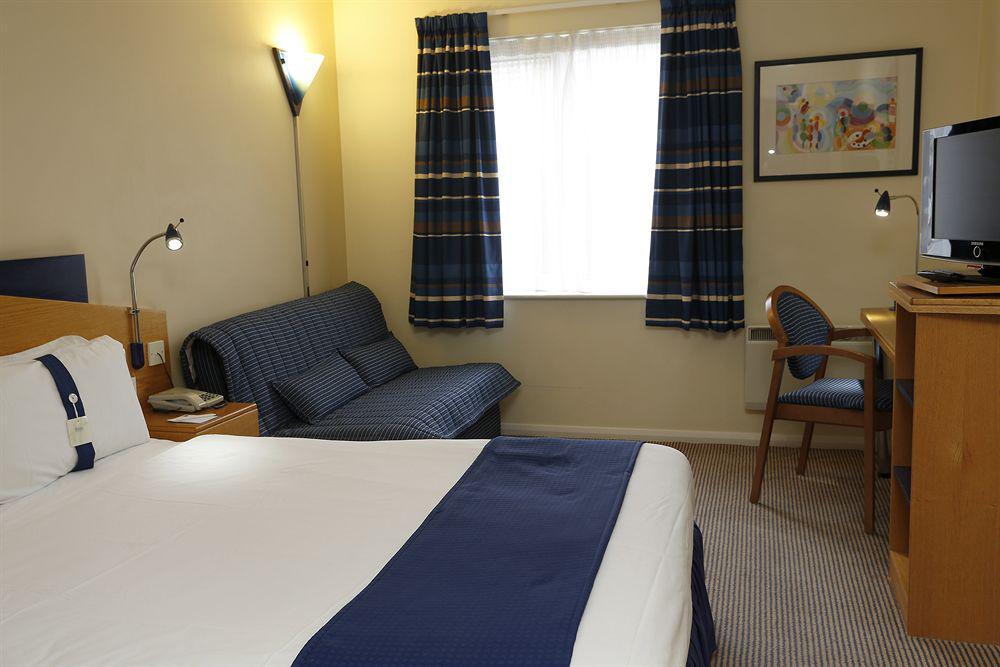 Holiday Inn Express Peterborough By Ihg Buitenkant foto