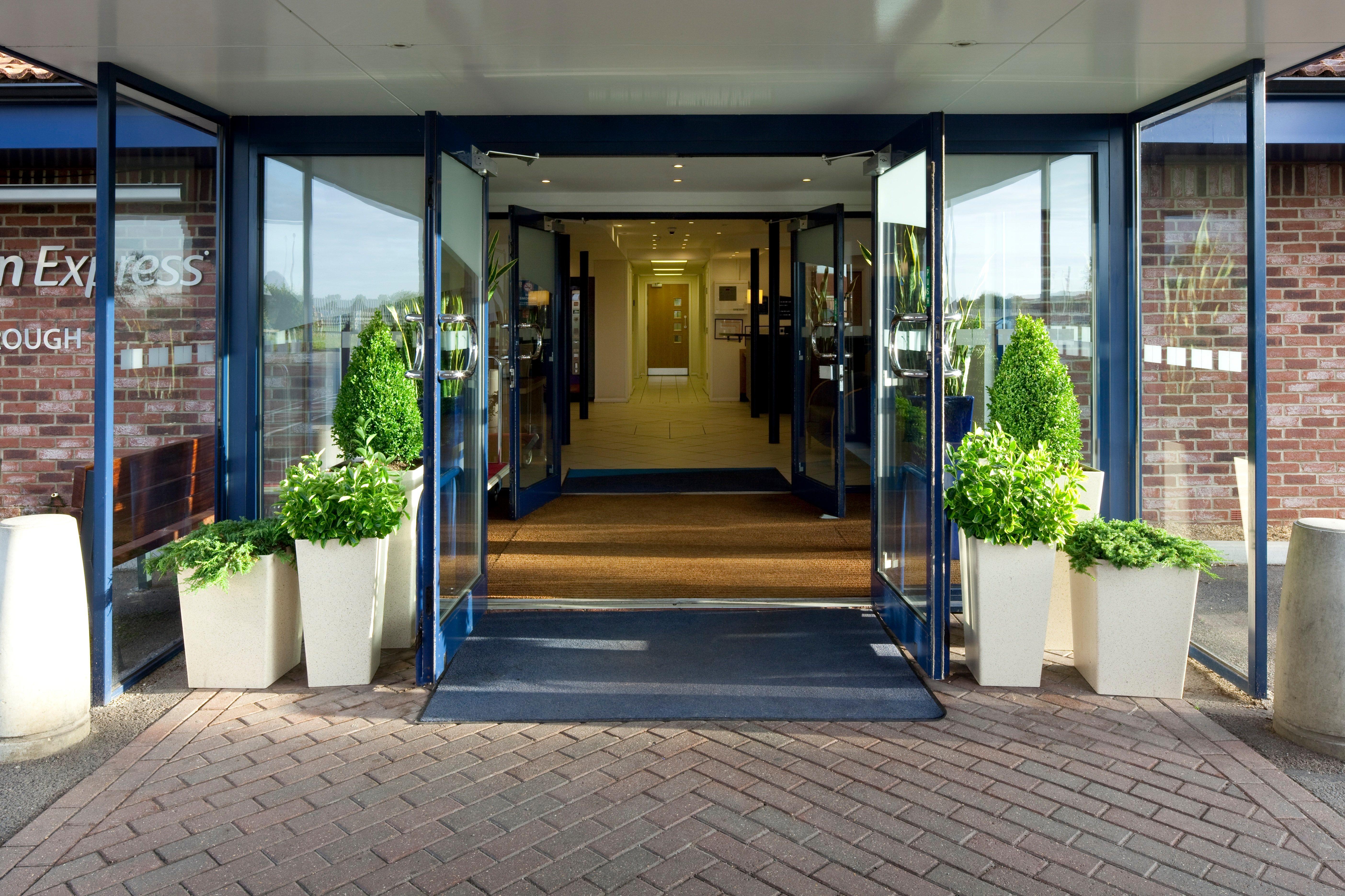 Holiday Inn Express Peterborough By Ihg Buitenkant foto
