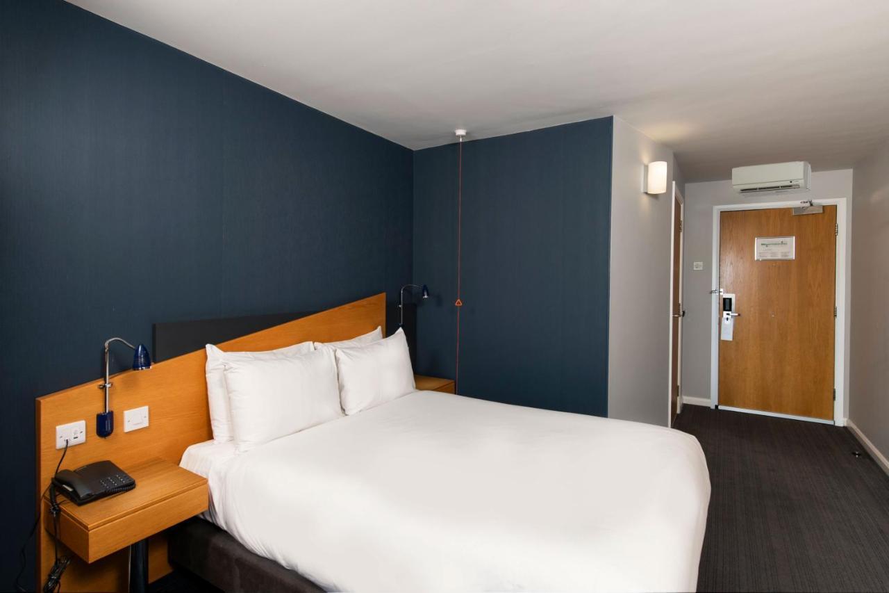 Holiday Inn Express Peterborough By Ihg Buitenkant foto