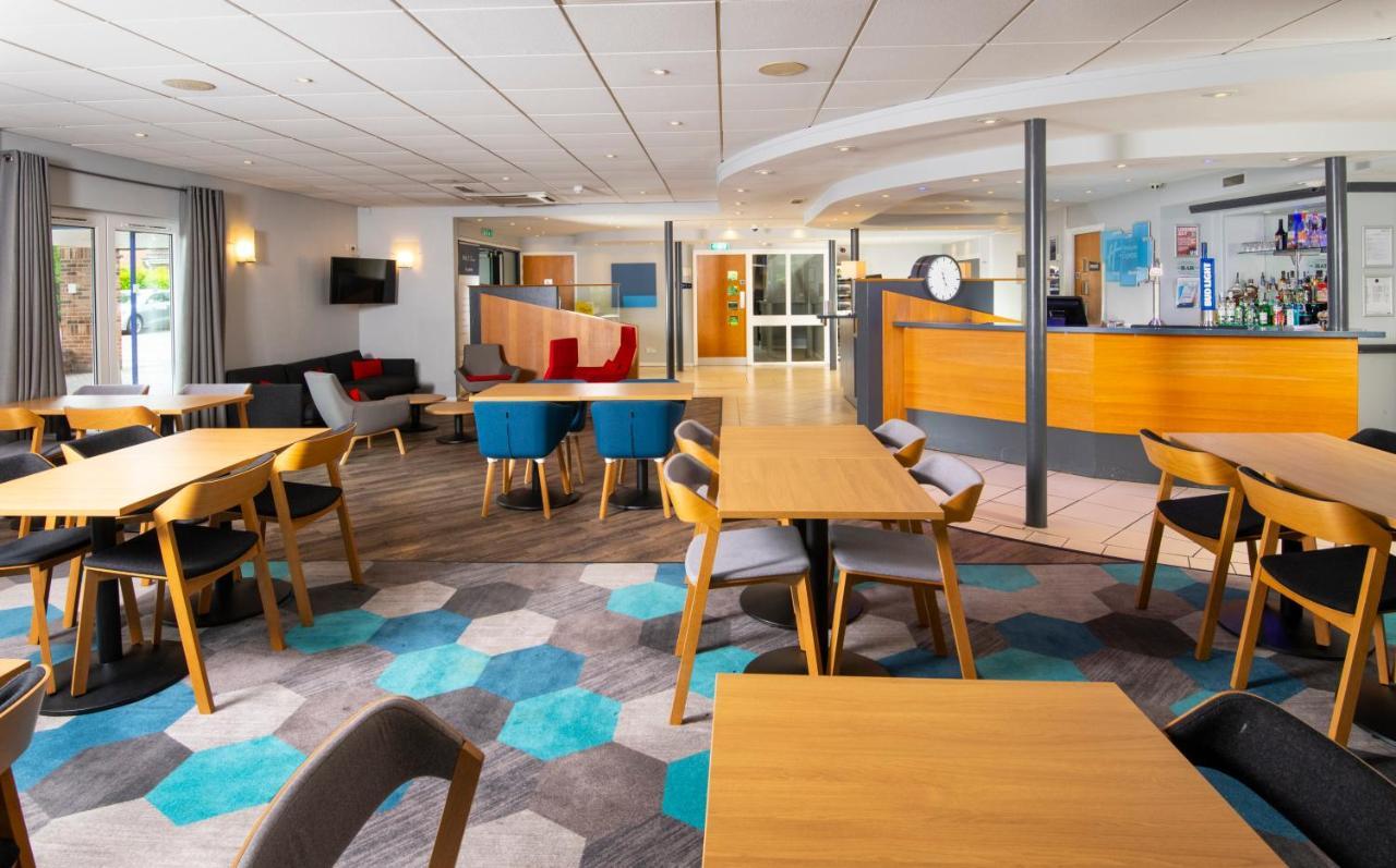 Holiday Inn Express Peterborough By Ihg Buitenkant foto