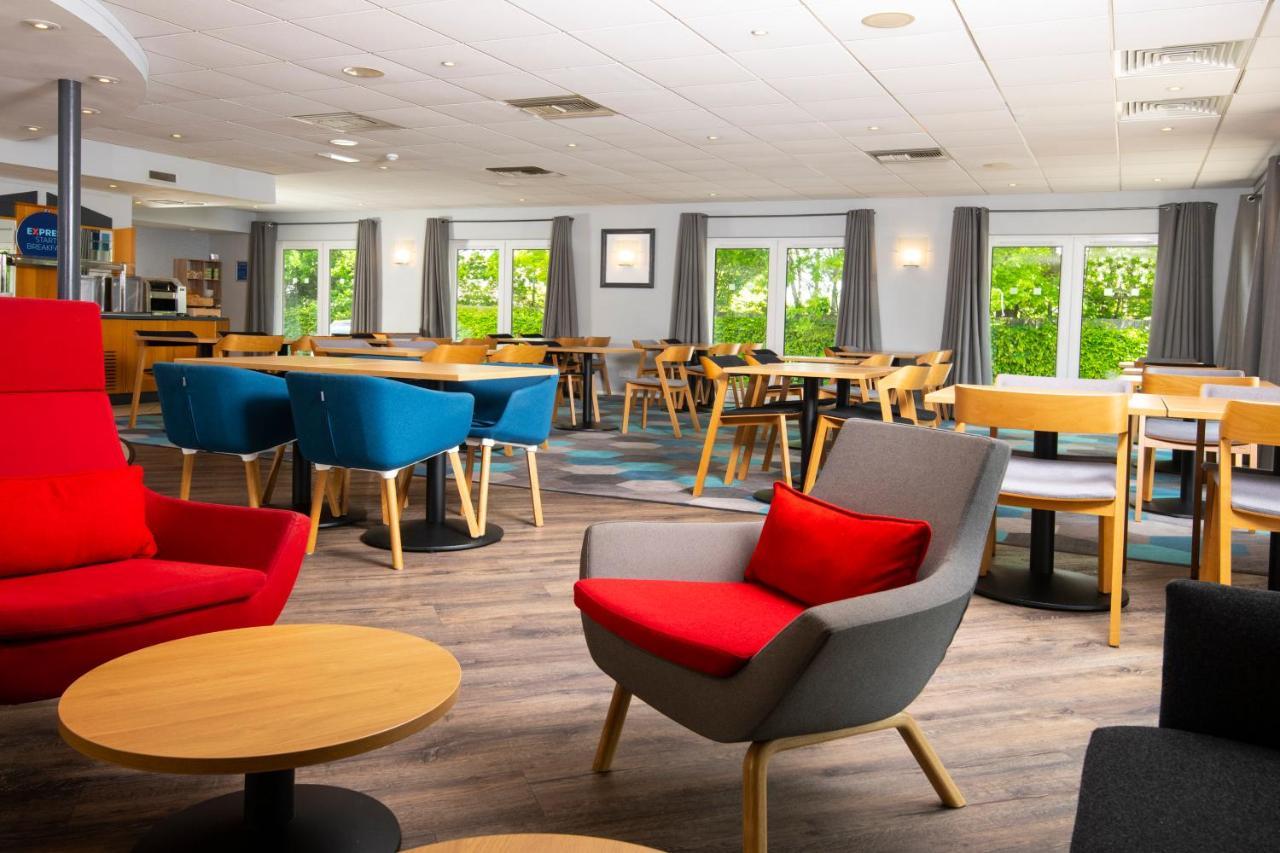 Holiday Inn Express Peterborough By Ihg Buitenkant foto