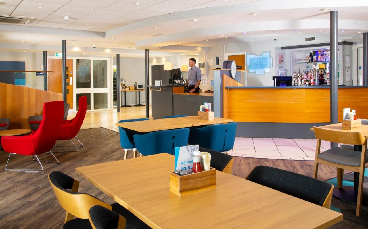 Holiday Inn Express Peterborough By Ihg Buitenkant foto