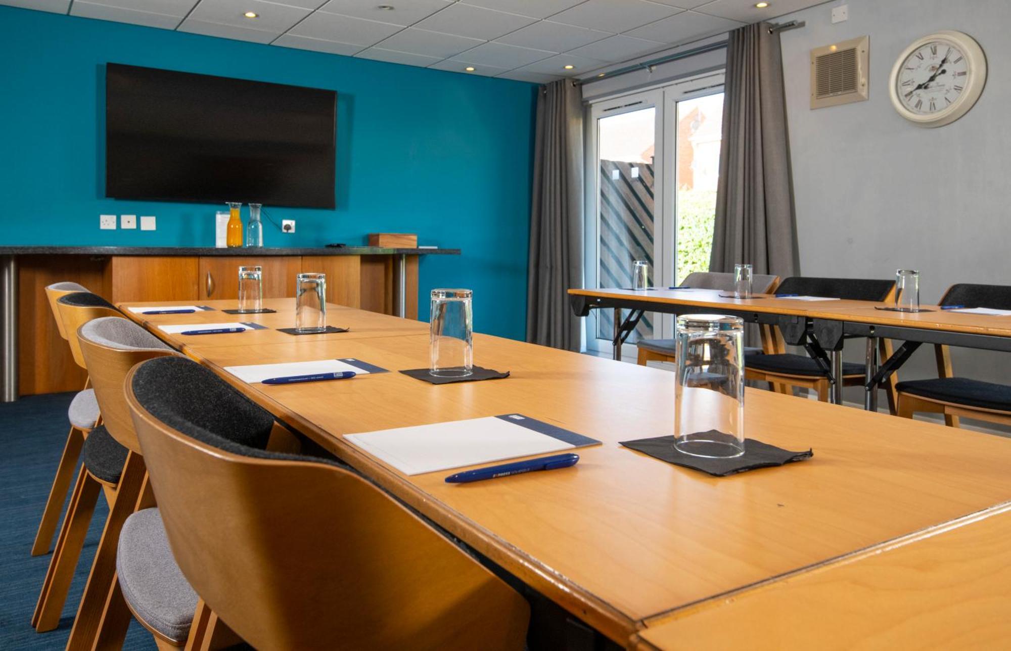 Holiday Inn Express Peterborough By Ihg Buitenkant foto
