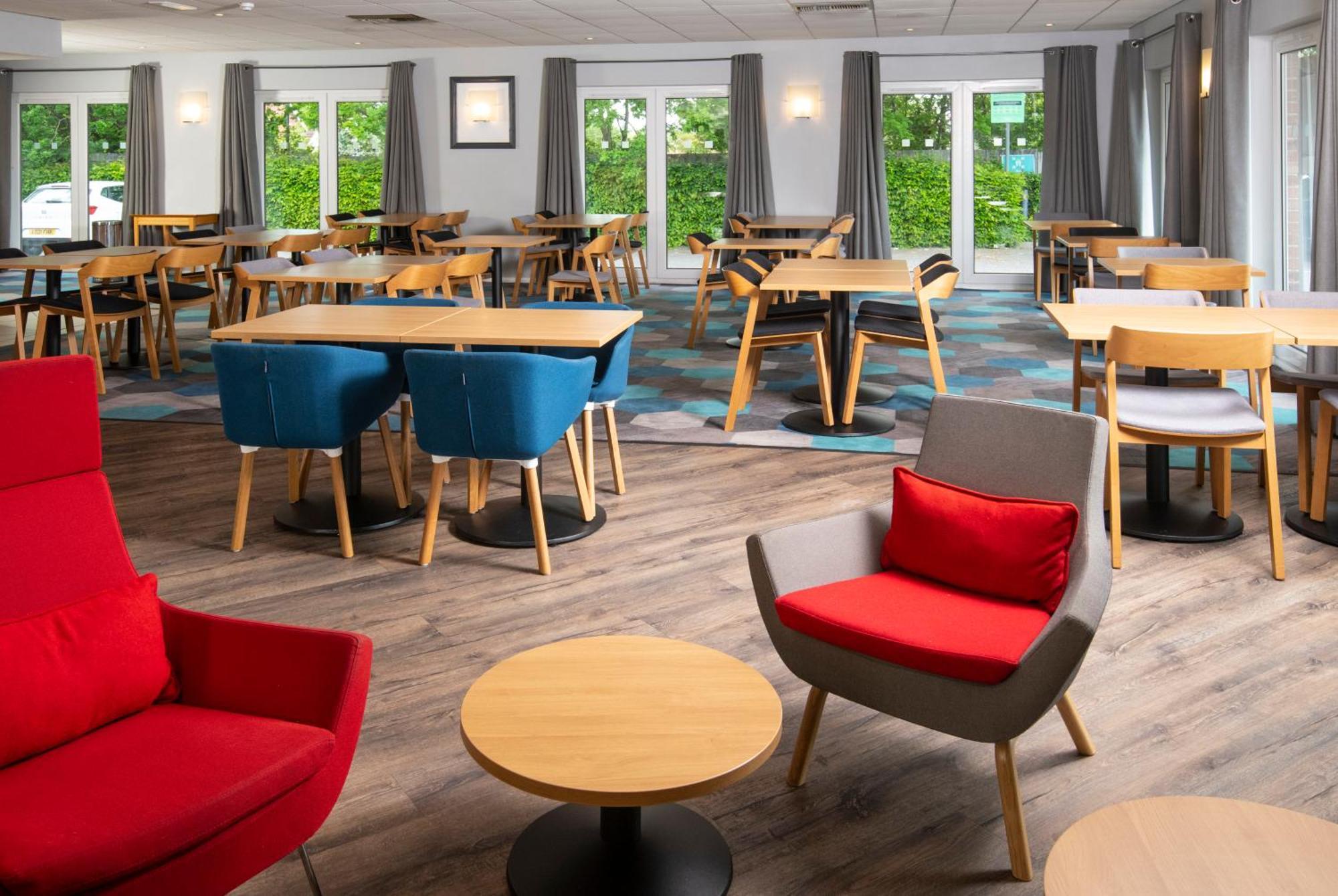 Holiday Inn Express Peterborough By Ihg Buitenkant foto