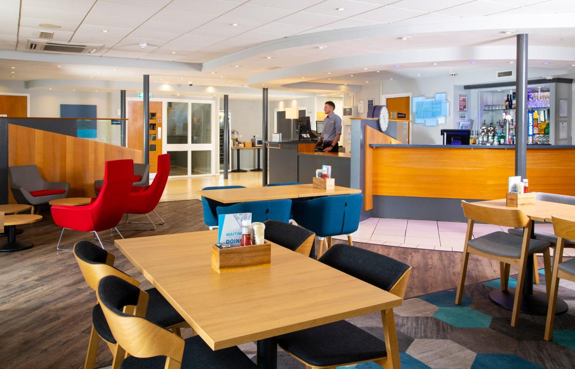 Holiday Inn Express Peterborough By Ihg Buitenkant foto