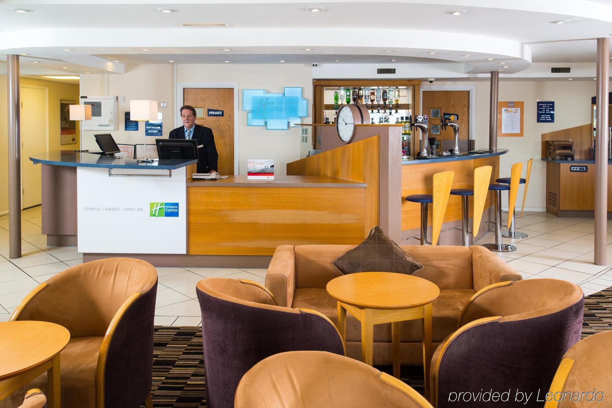 Holiday Inn Express Peterborough By Ihg Buitenkant foto
