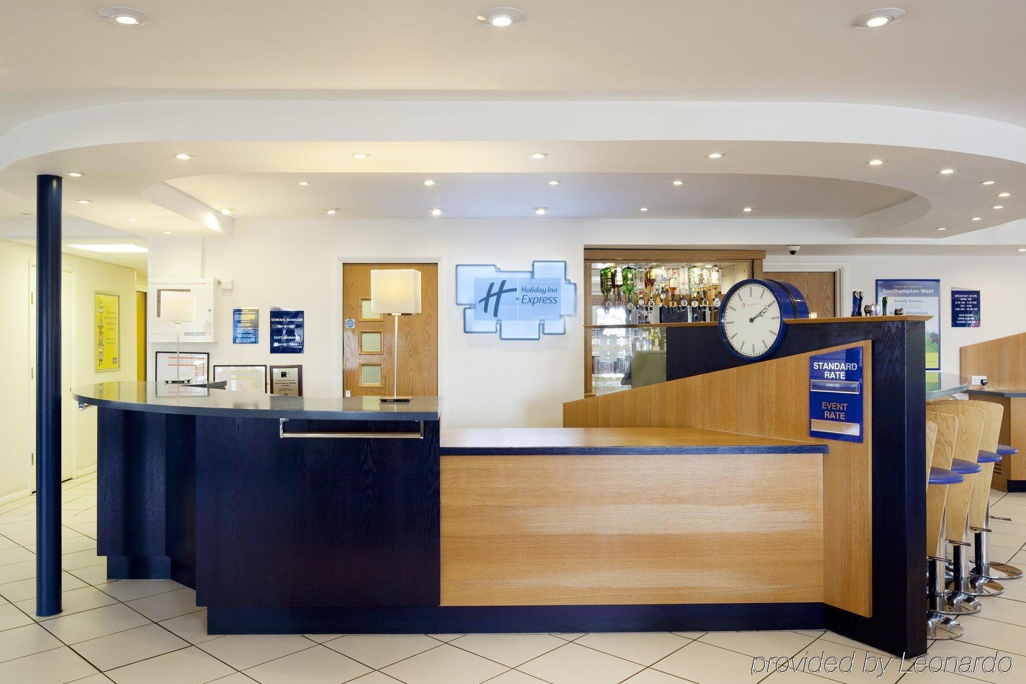 Holiday Inn Express Peterborough By Ihg Buitenkant foto