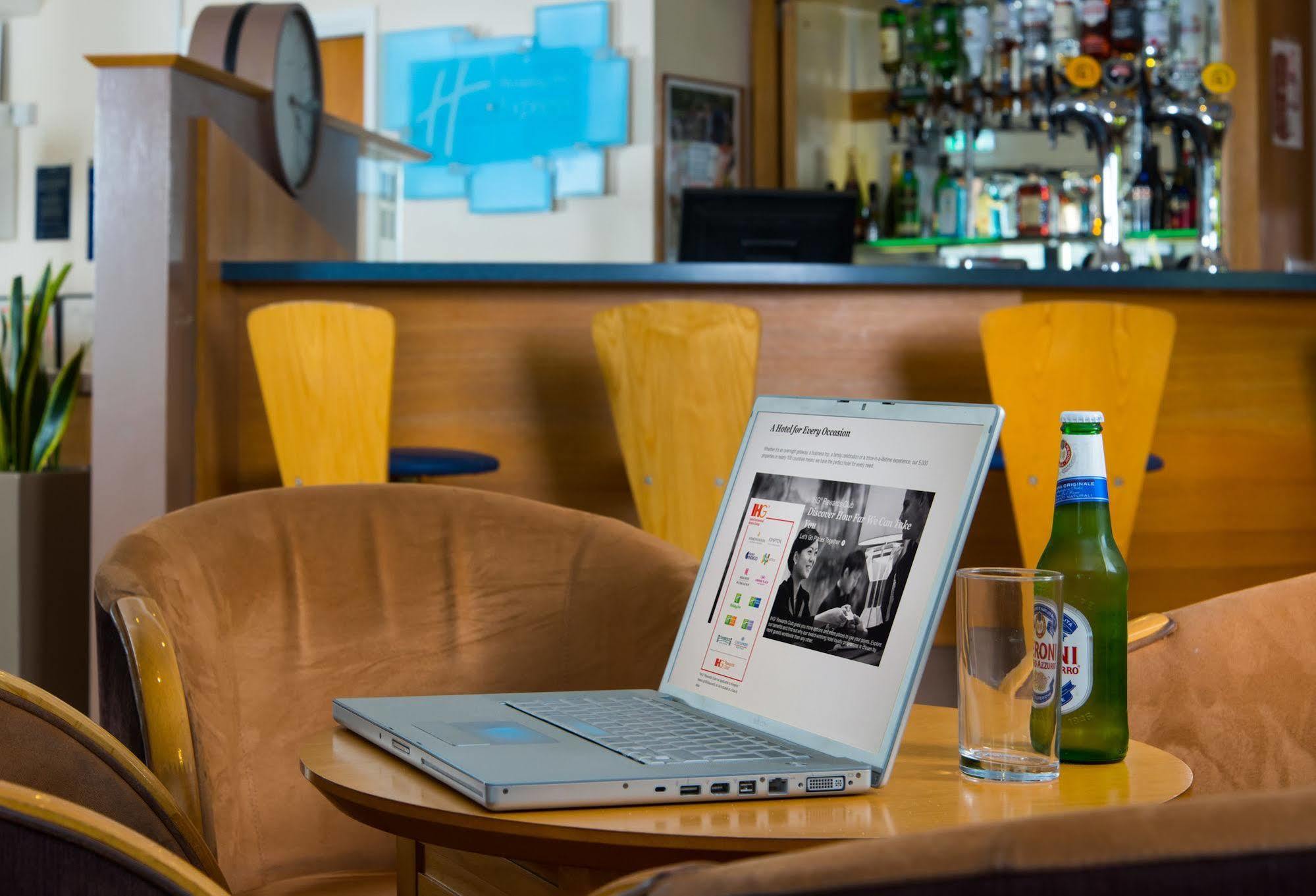 Holiday Inn Express Peterborough By Ihg Buitenkant foto
