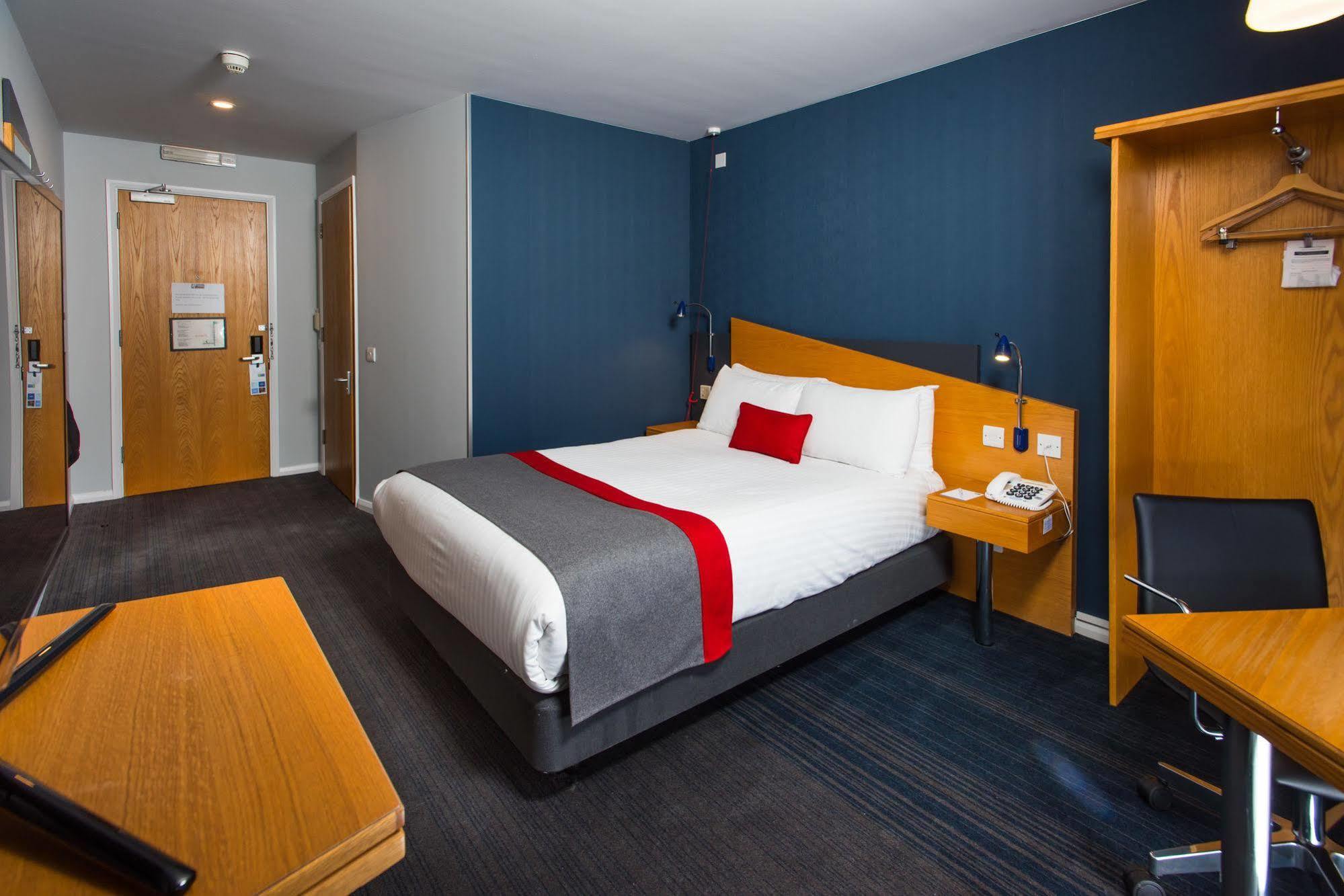 Holiday Inn Express Peterborough By Ihg Buitenkant foto